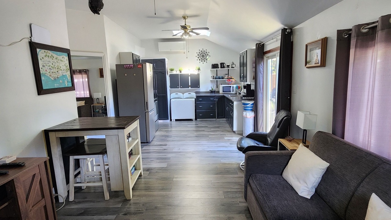 Photo of Livingroom in Levergood Beach