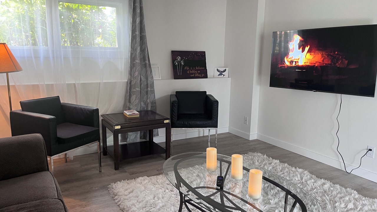 Photo of Livingroom in Colwood