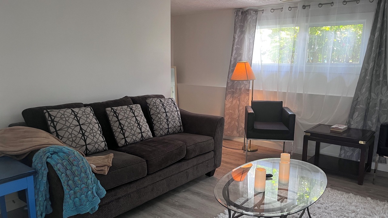 Photo of Livingroom in Colwood