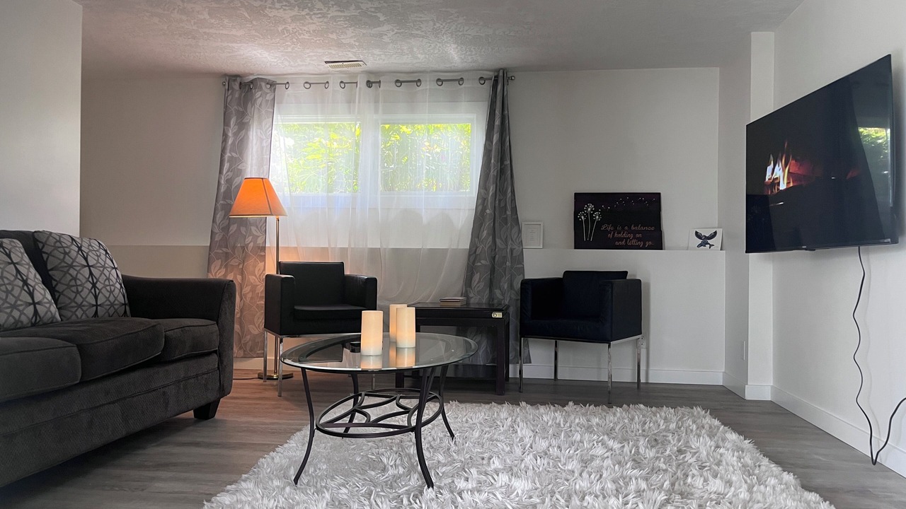 Photo of Livingroom in Colwood