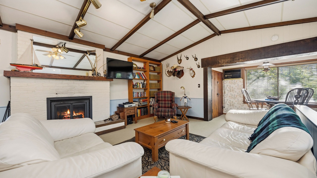Photo of Livingroom in Sarnia