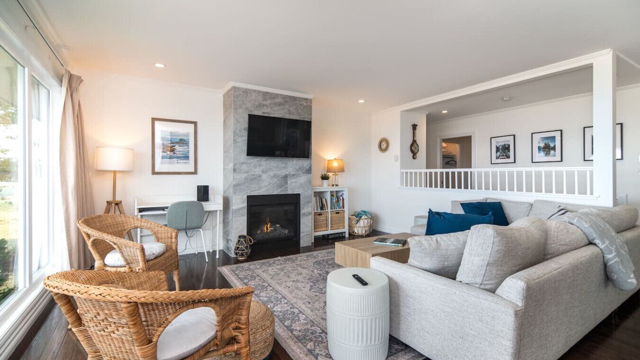 Photo of Livingroom in Campbell River