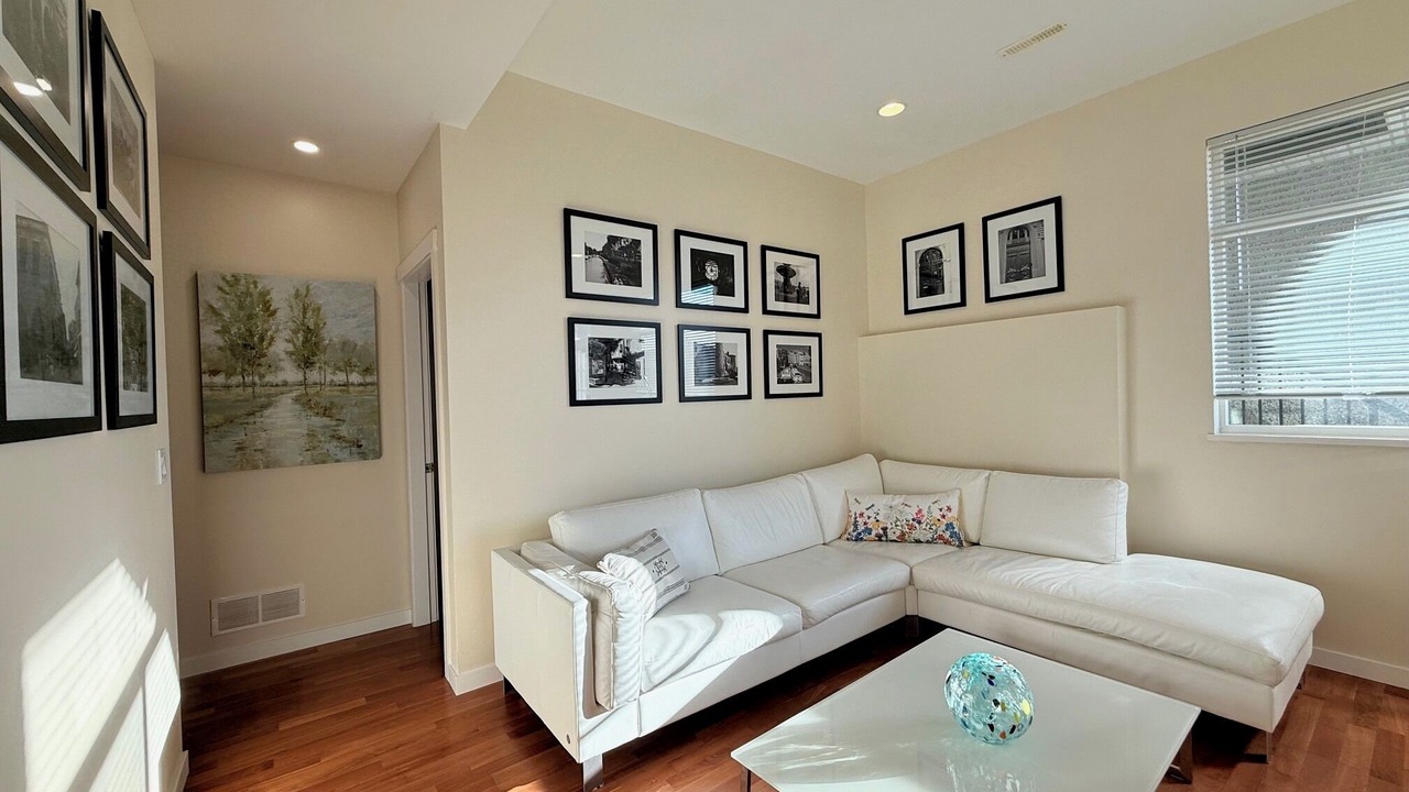 Photo of Livingroom in Burnaby