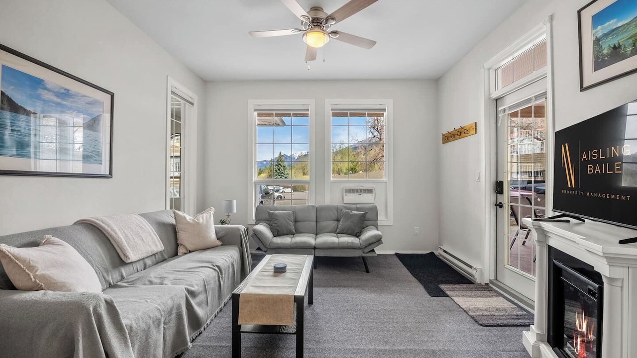 Photo of Livingroom in East Kootenay