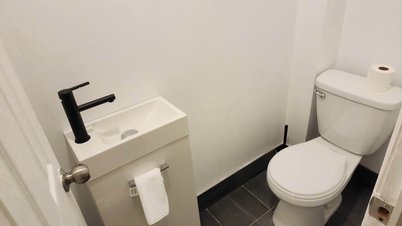 Photo of Bathroom in Cote-Des-Neiges—Notre-Dame-De-Grace