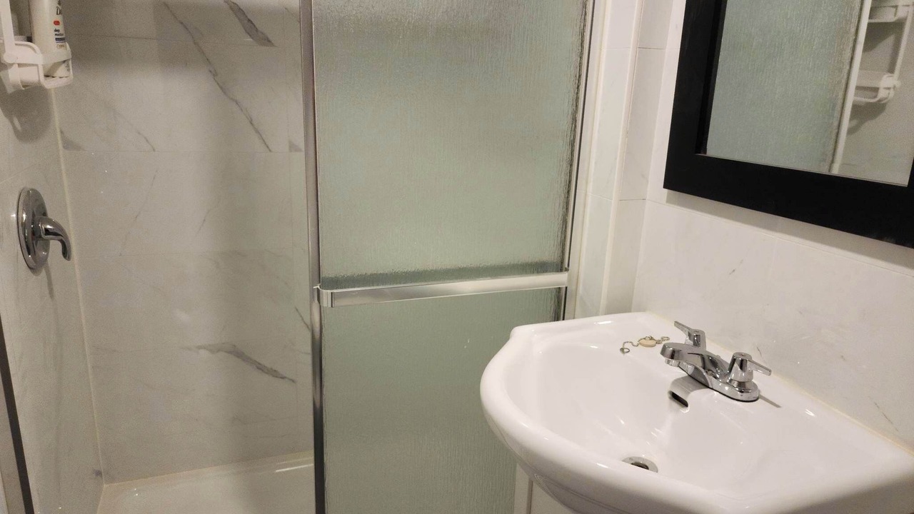 Photo of Bathroom in Cote-Des-Neiges—Notre-Dame-De-Grace