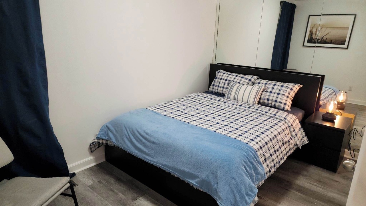 Photo of Bedroom in Cote-Des-Neiges—Notre-Dame-De-Grace