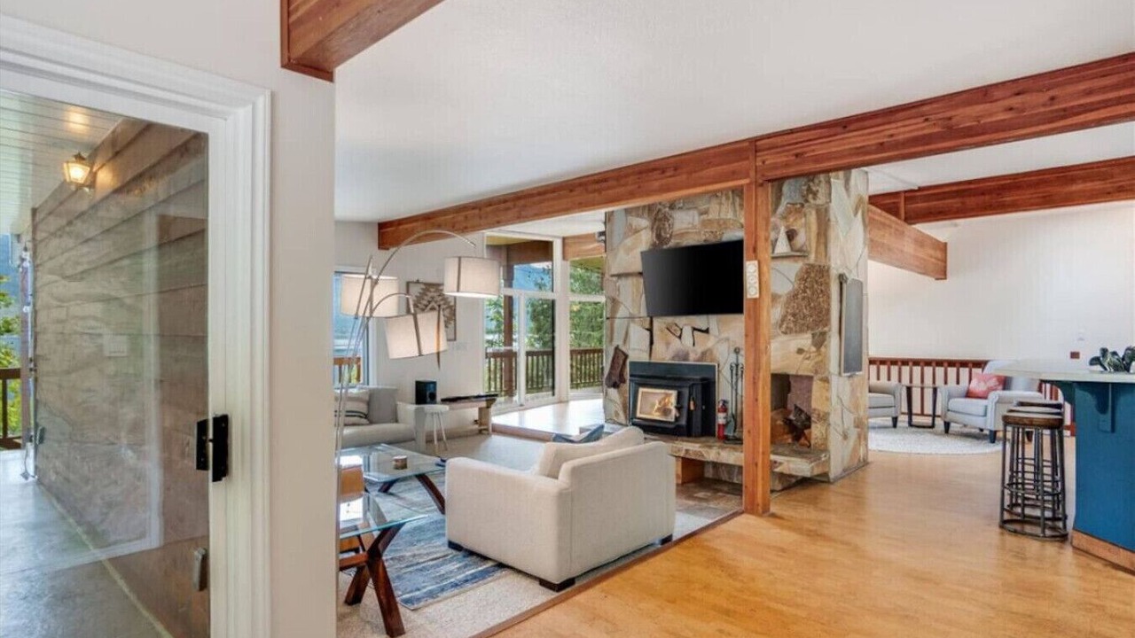 Photo of Livingroom in Ainsworth Hot Springs