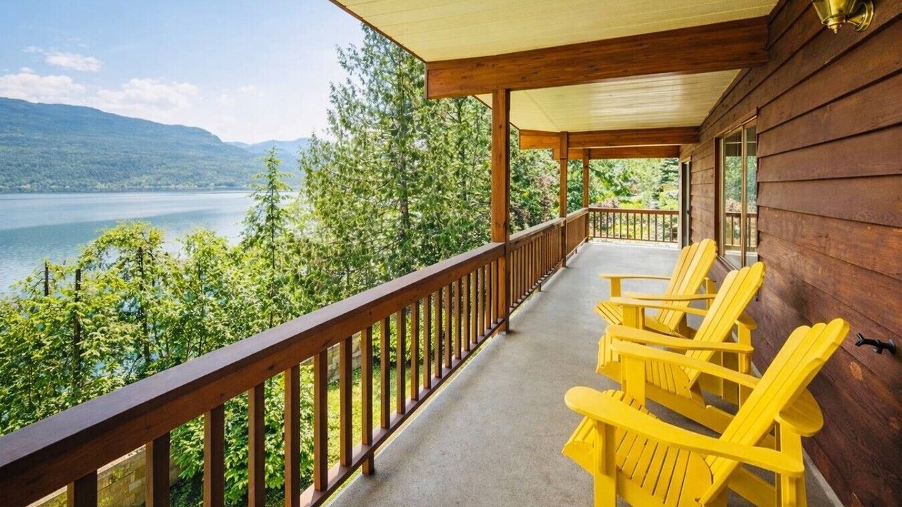 Photo of Patio Balcony in Ainsworth Hot Springs