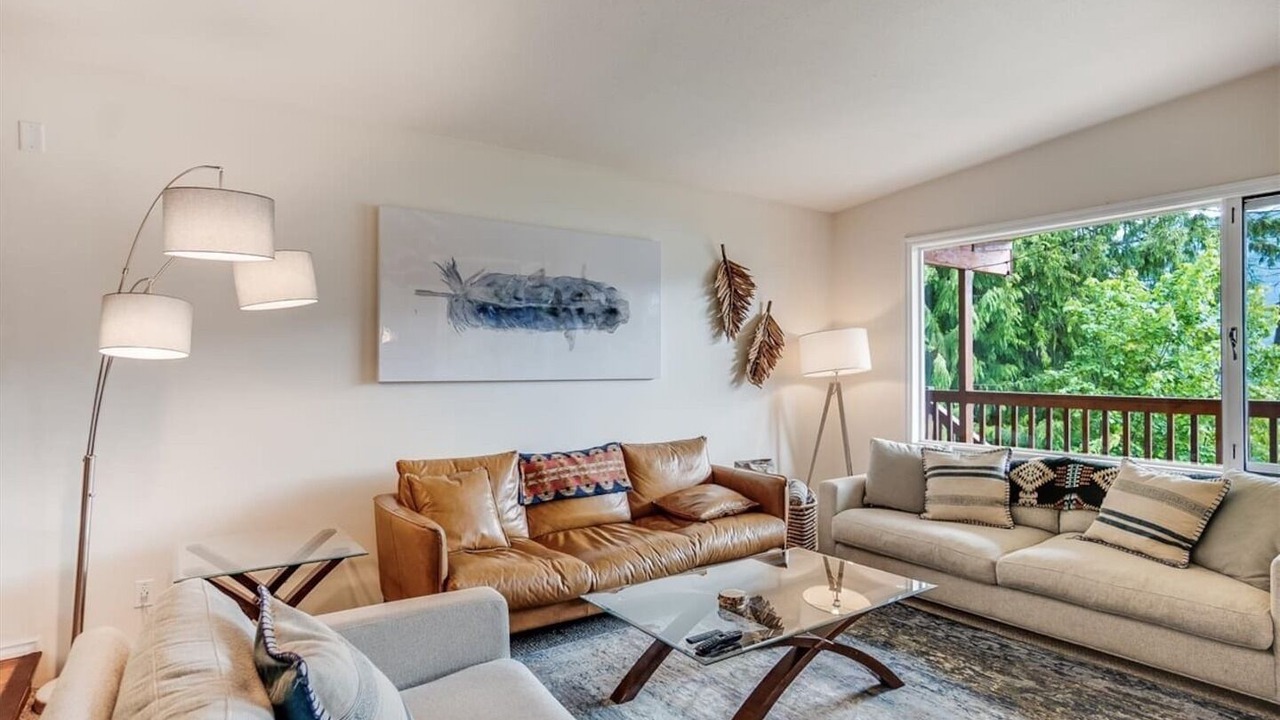 Photo of Livingroom in Ainsworth Hot Springs