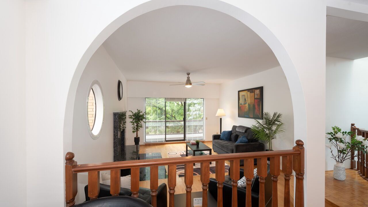 Photo of Livingroom in Renfrew-Collingwood
