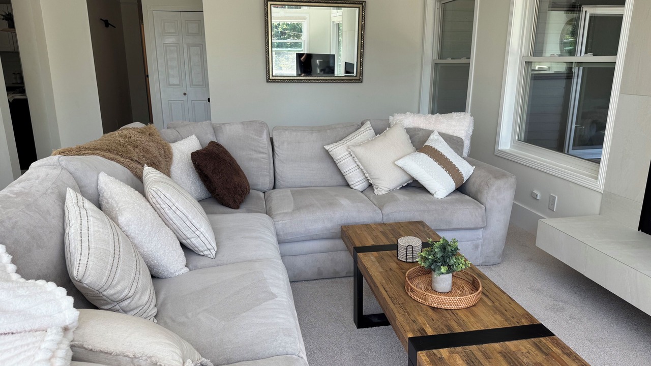 Photo of Livingroom in Lynn Valley