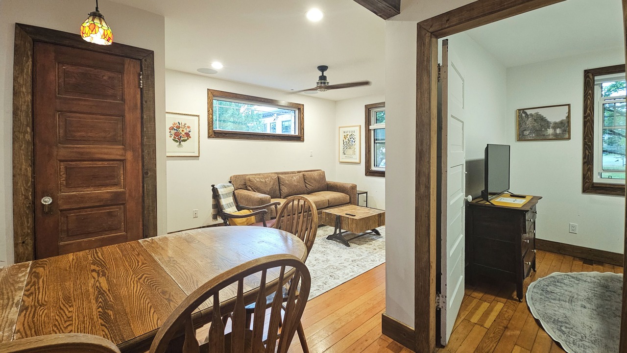 Photo of Livingroom in Downtown Eastside