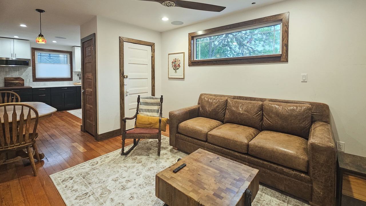 Photo of Livingroom in Downtown Eastside