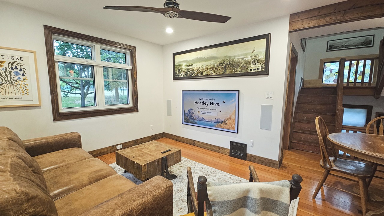 Photo of Livingroom in Downtown Eastside