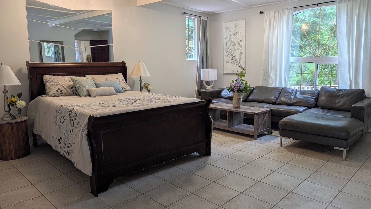 Photo of Bedroom in Roberts Creek