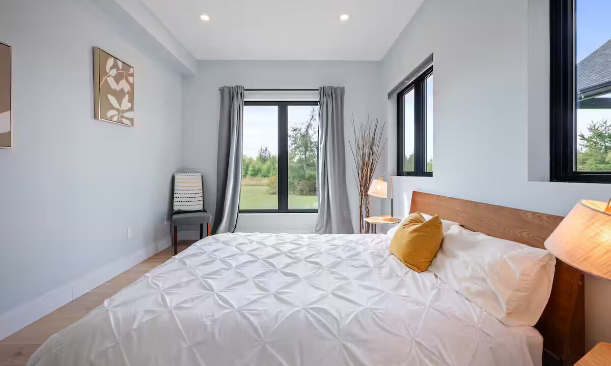 Photo of Bedroom in Mono