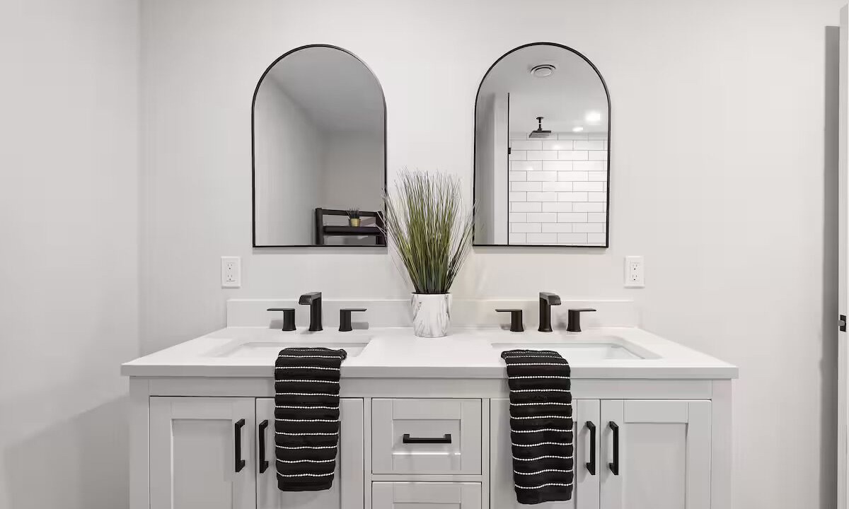 Photo of Bathroom in Mono
