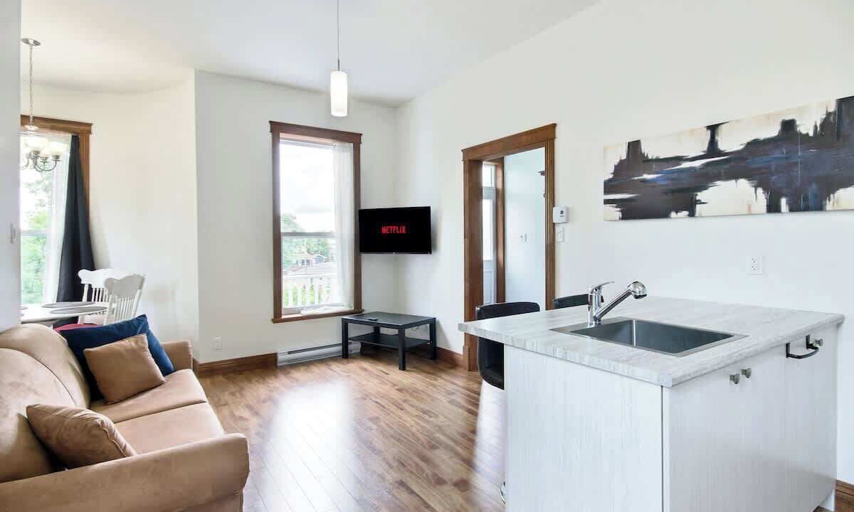 Photo of Livingroom in Desjardins
