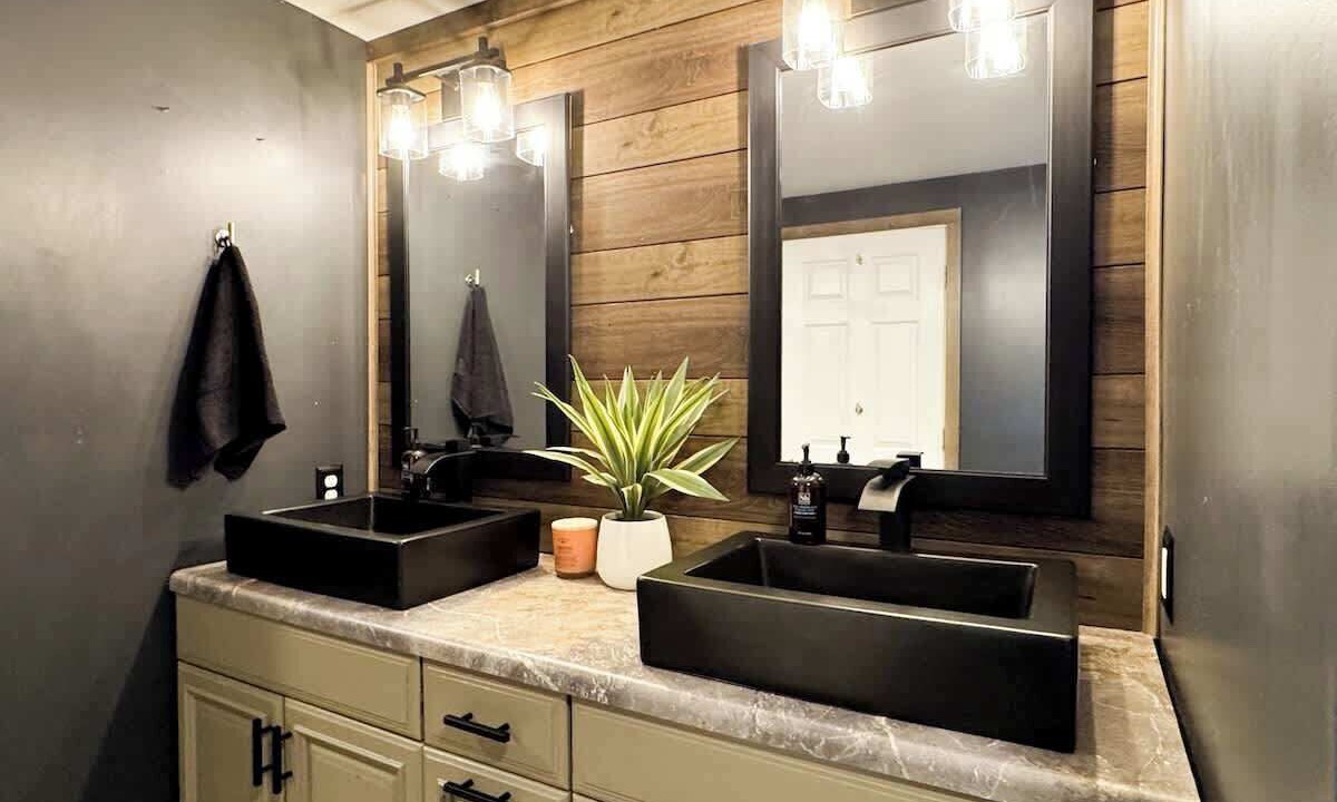 Photo of Bathroom in Lakewood