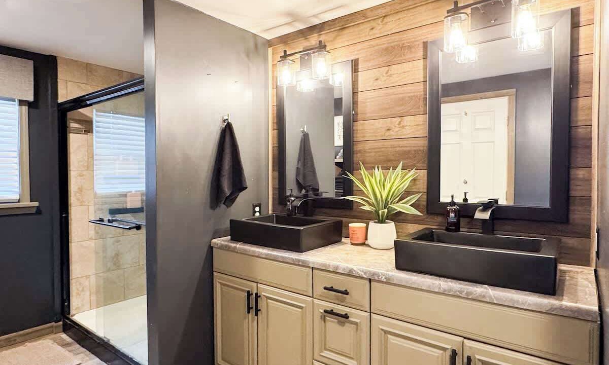 Photo of Bathroom in Lakewood