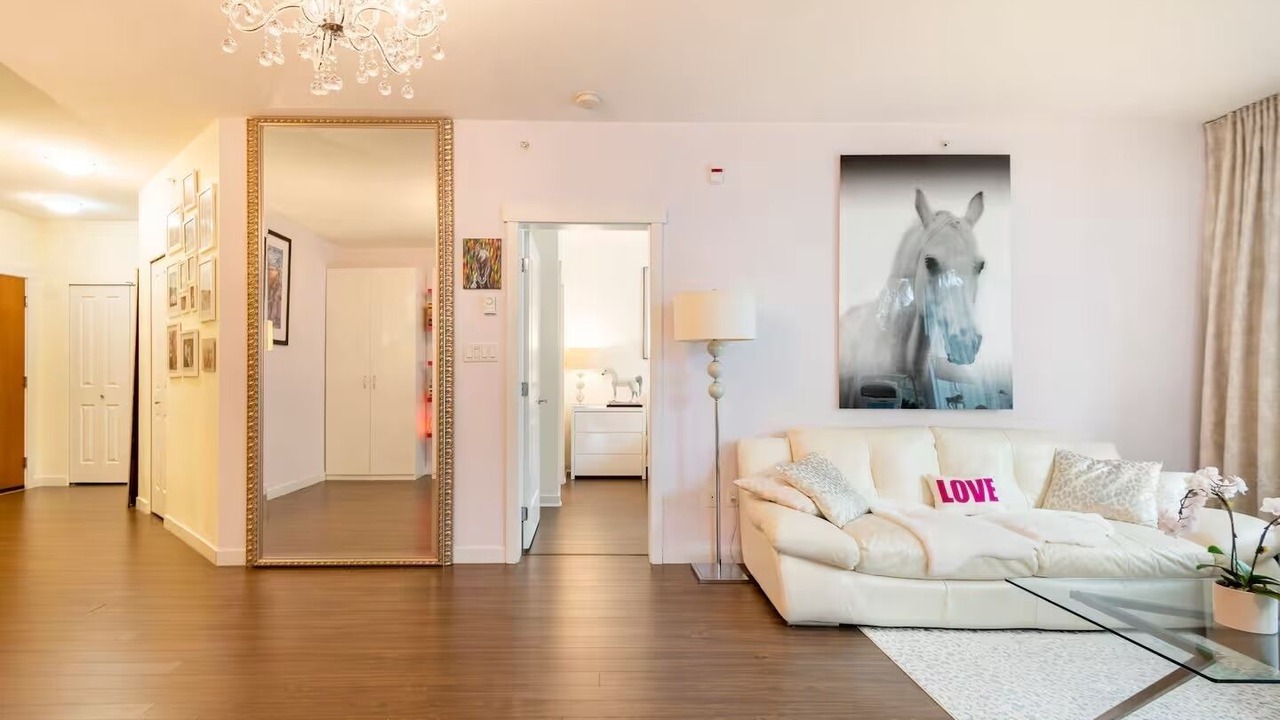 Photo of Livingroom in Central Lonsdale