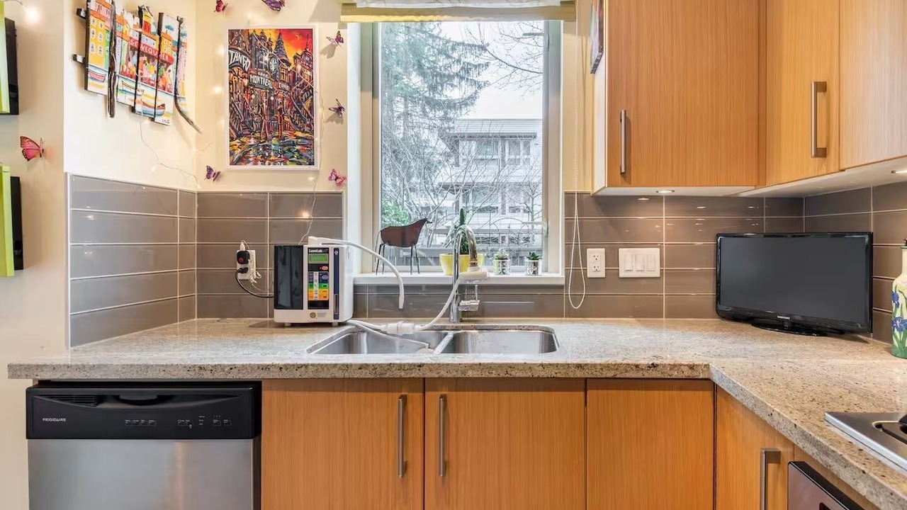 Photo of Kitchen in Central Lonsdale