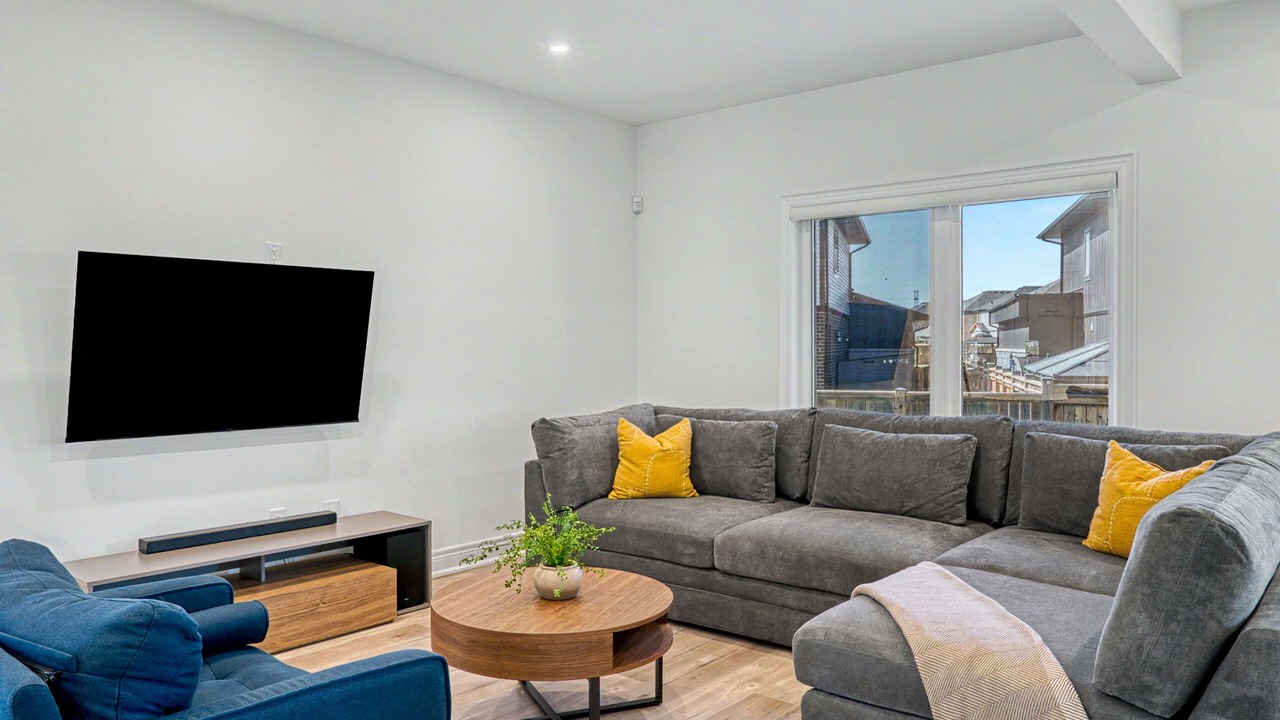 Photo of Livingroom in Thorold