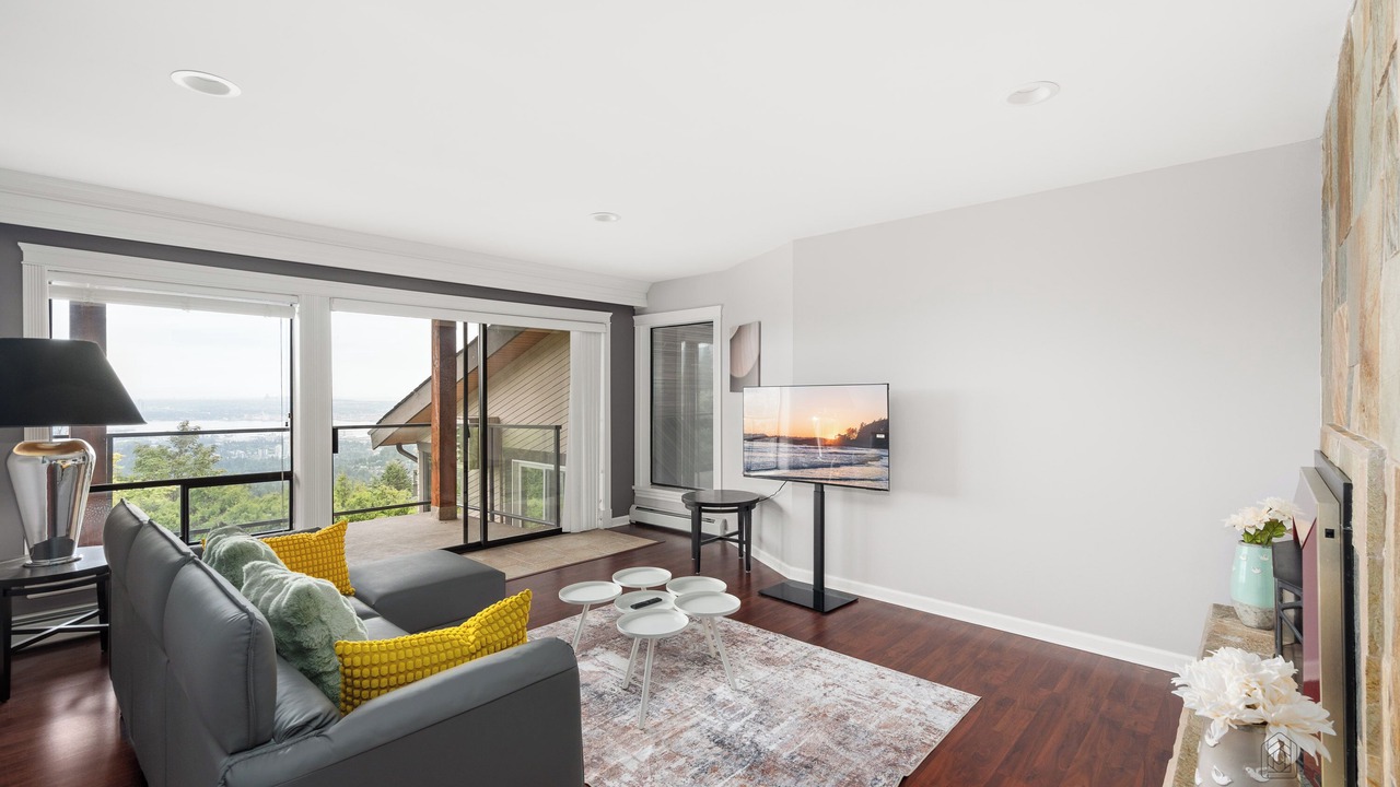Photo of Livingroom in West Vancouver