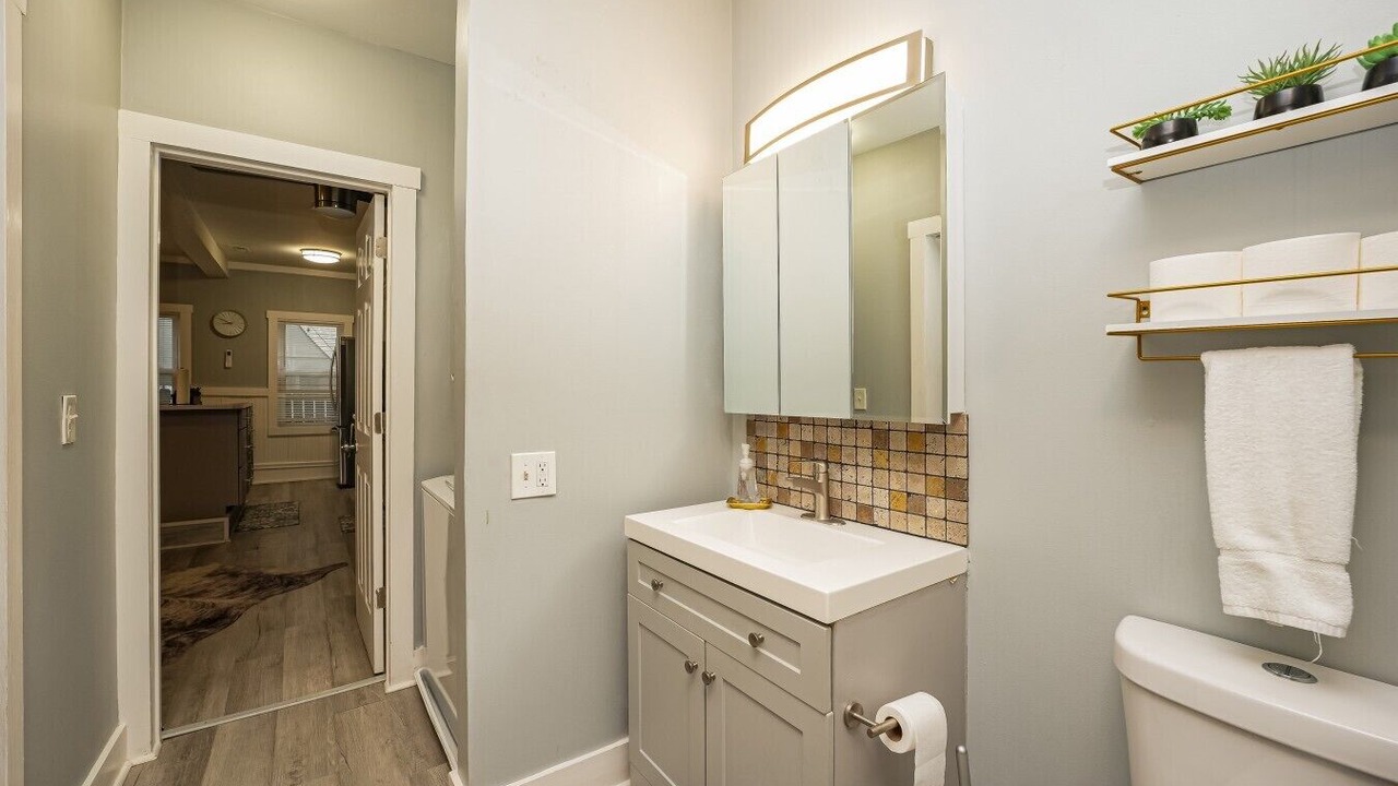 Photo of Bathroom in Detroit - Shoreway