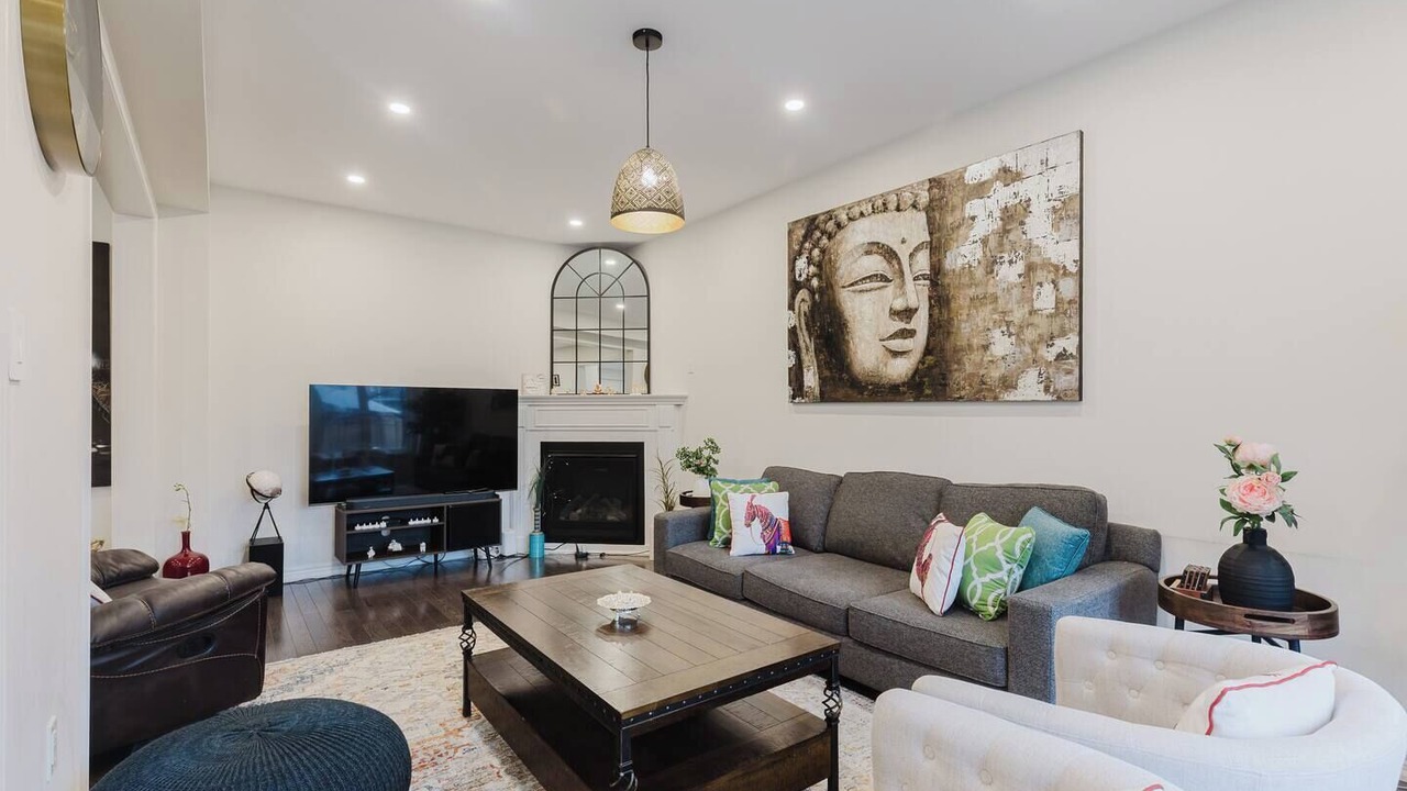 Photo of Livingroom in Durham Region