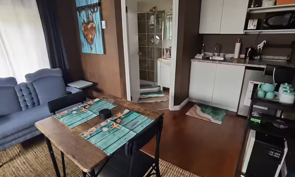 Photo of Livingroom in Saanich East