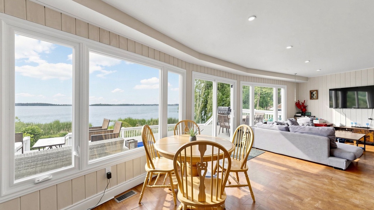 Photo of Livingroom in Scugog