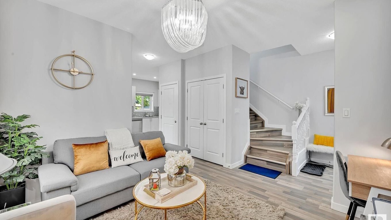 Photo of Livingroom in North Central Edmonton