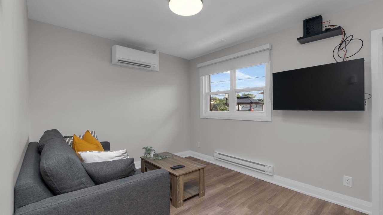Photo of Livingroom in Wasaga Beach