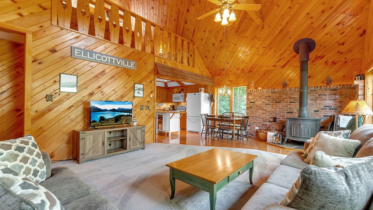 Photo of Livingroom in Ellicottville