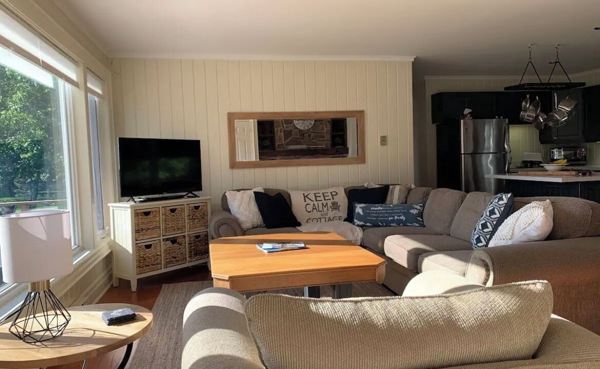 Photo of Livingroom in Muskoka Lakes