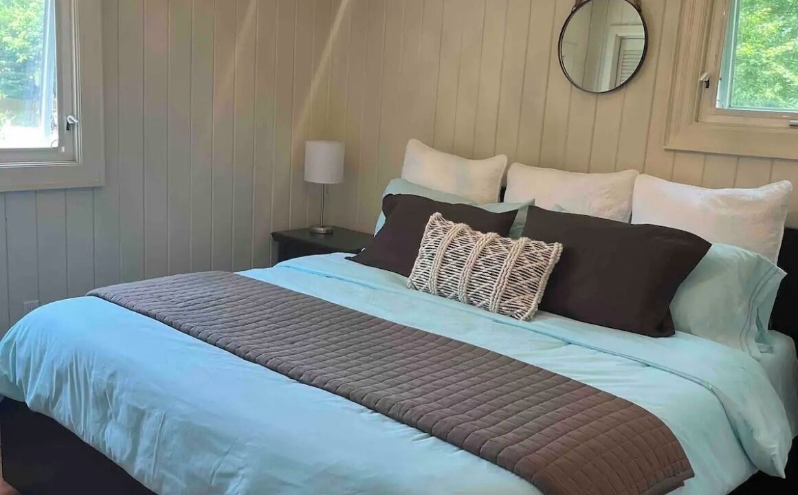 Photo of Bedroom in Muskoka Lakes