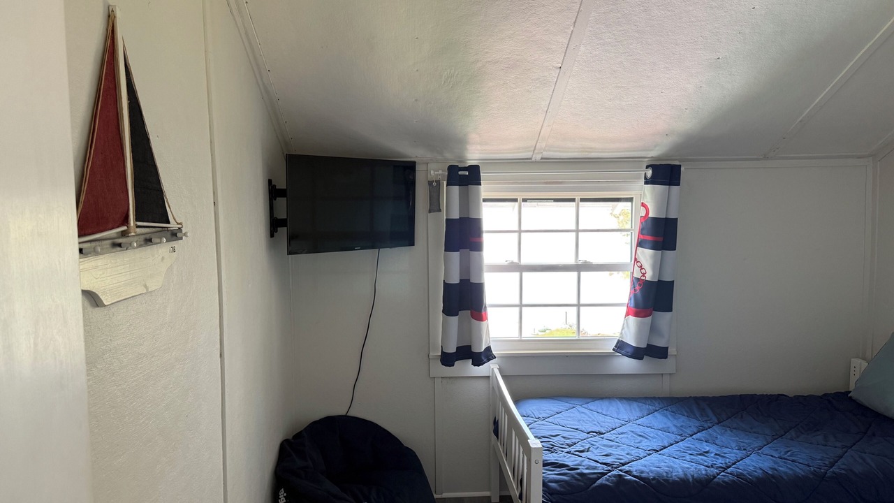 Photo of Bedroom in Town of Owasco
