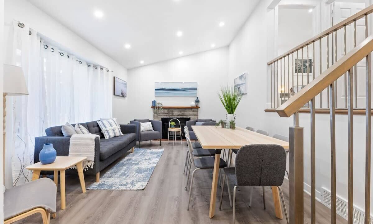 Photo of Livingroom in Pierrefonds-Roxboro