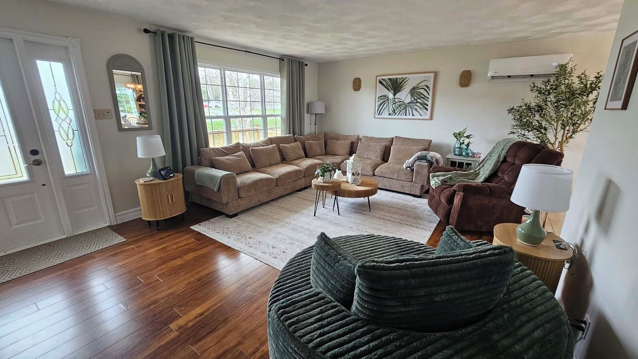 Photo of Livingroom in Birchy Bay