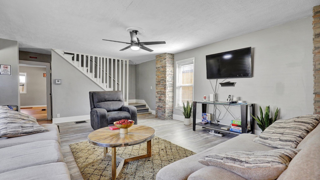 Photo of Livingroom in Lansing