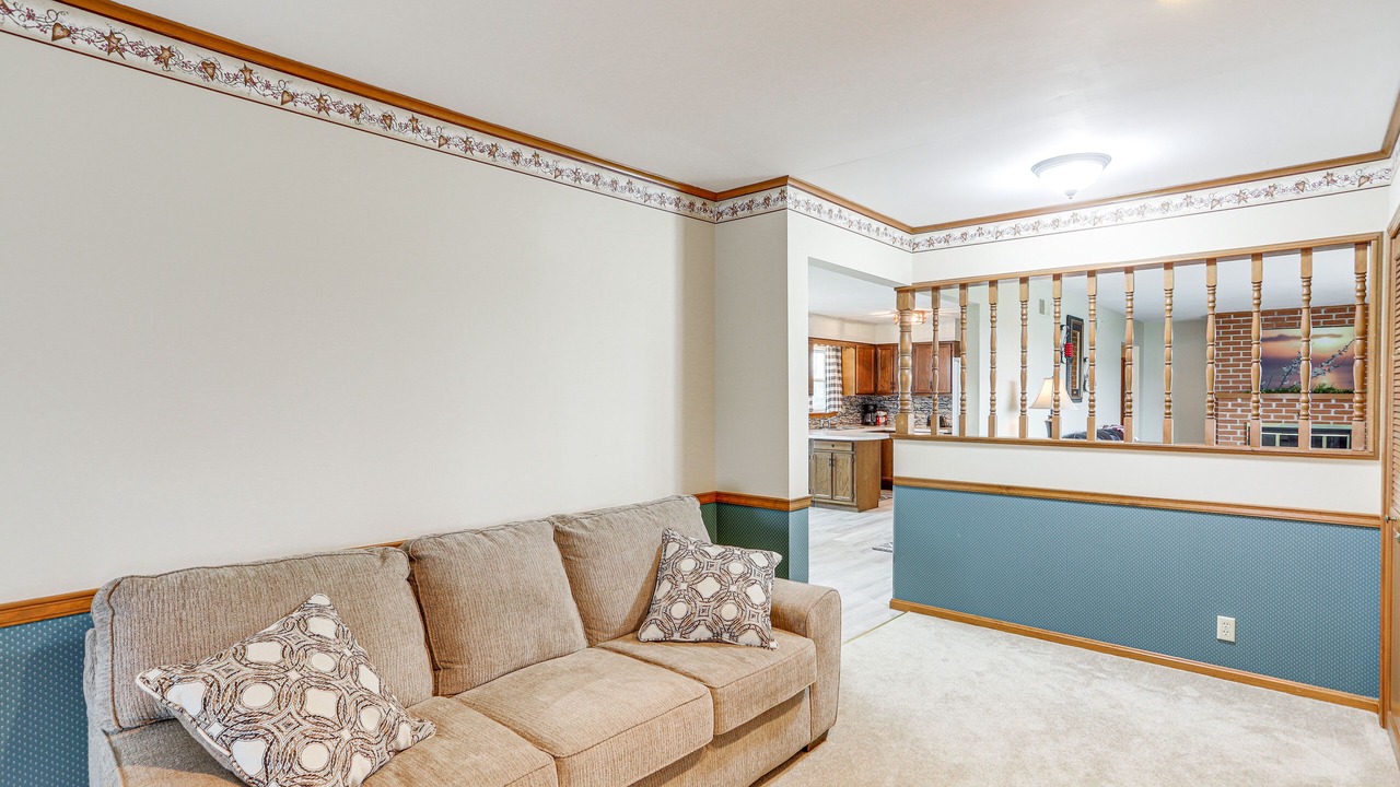 Photo of Livingroom in New Haven  Huron County