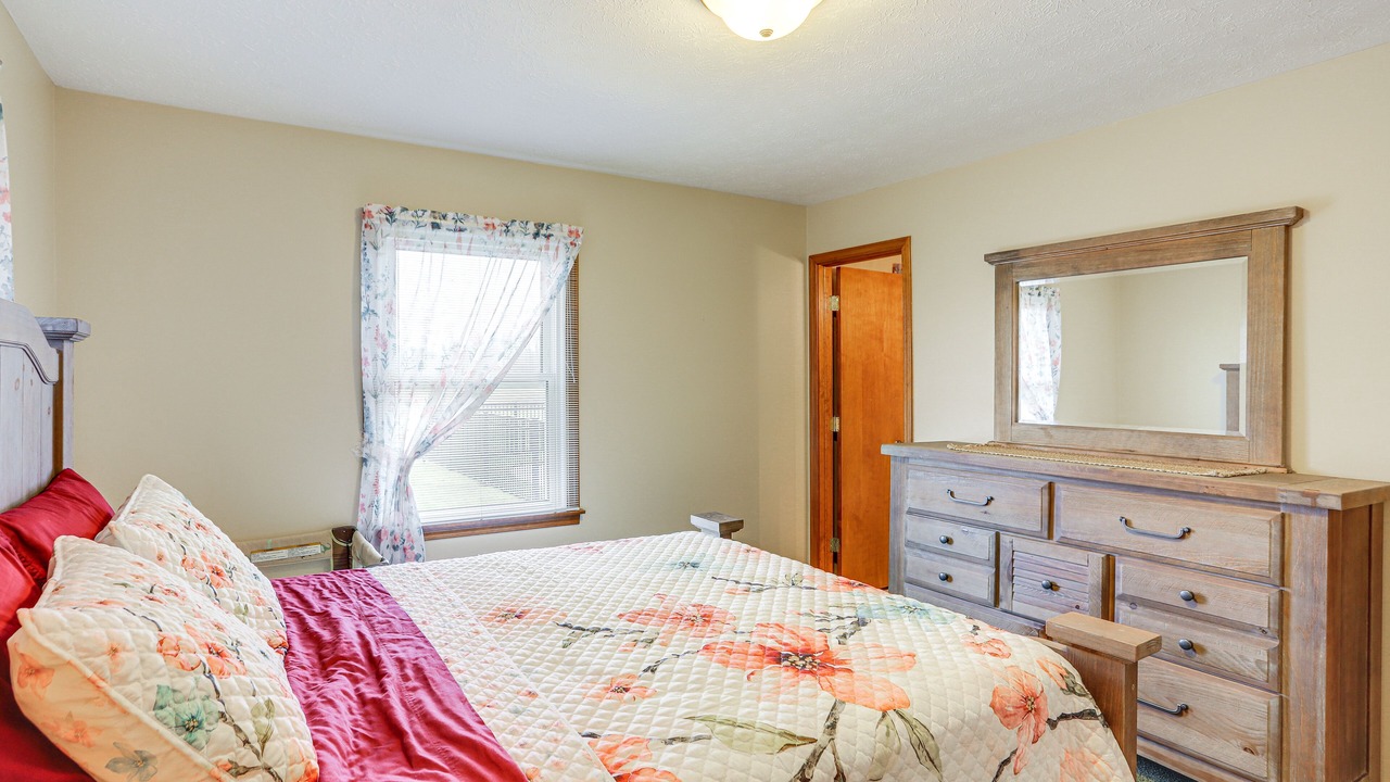 Photo of Bedroom in New Haven  Huron County