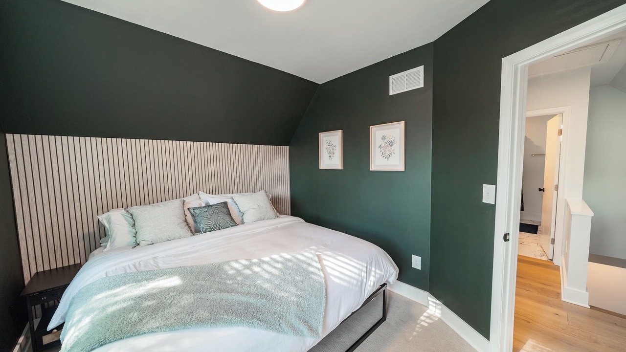 Photo of Bedroom in Detroit - Shoreway