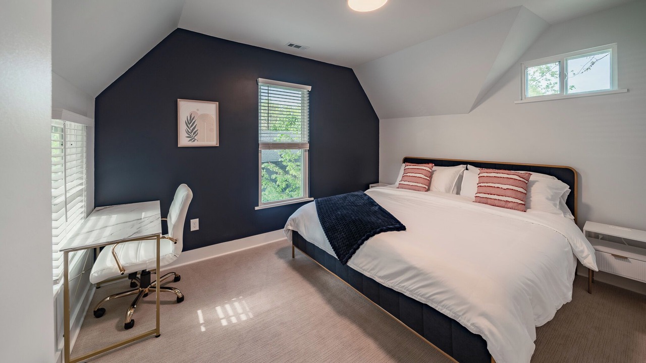 Photo of Bedroom in Detroit - Shoreway