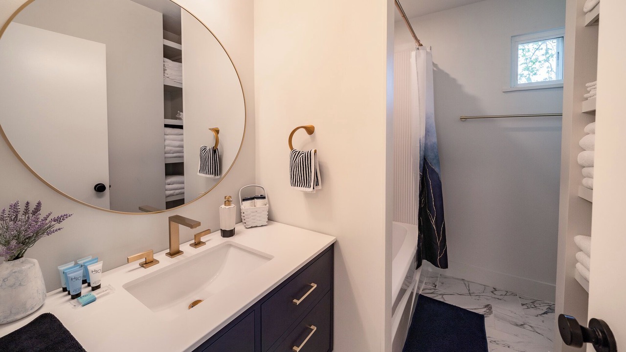 Photo of Bathroom in Detroit - Shoreway
