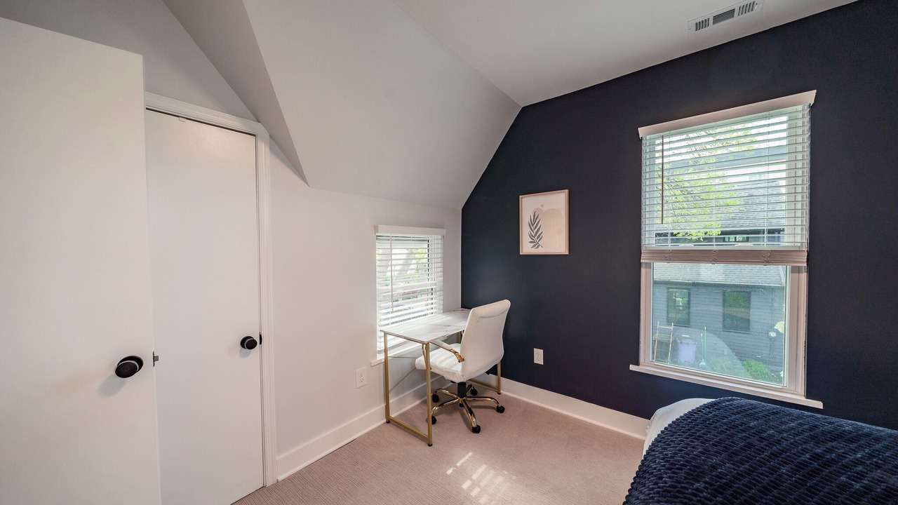 Photo of Bedroom in Detroit - Shoreway