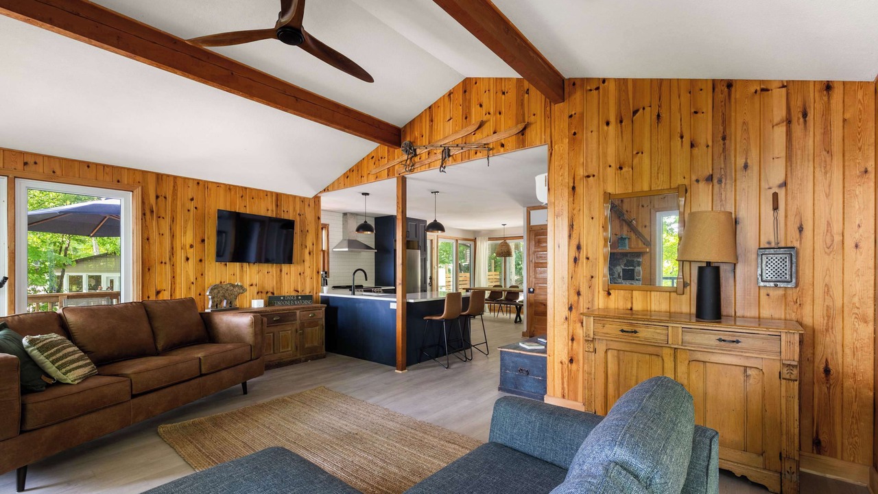 Photo of Livingroom in Rideau Lakes