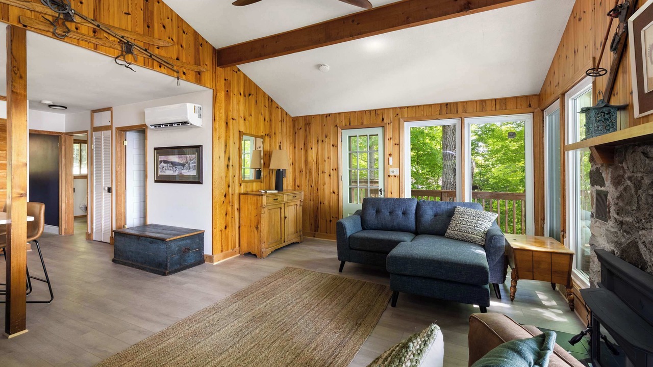 Photo of Livingroom in Rideau Lakes